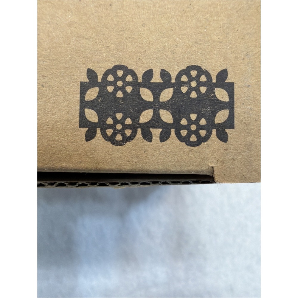 We R Memory Keepers Edge Border Paper Punch Garland 2.5" Crafting New In Box - Picture 16 of 16